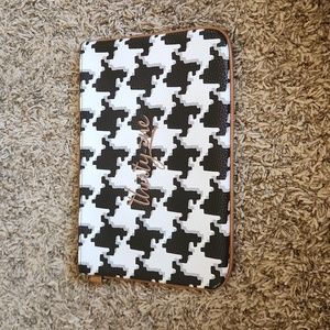 Thirty-One Zipper Pouch